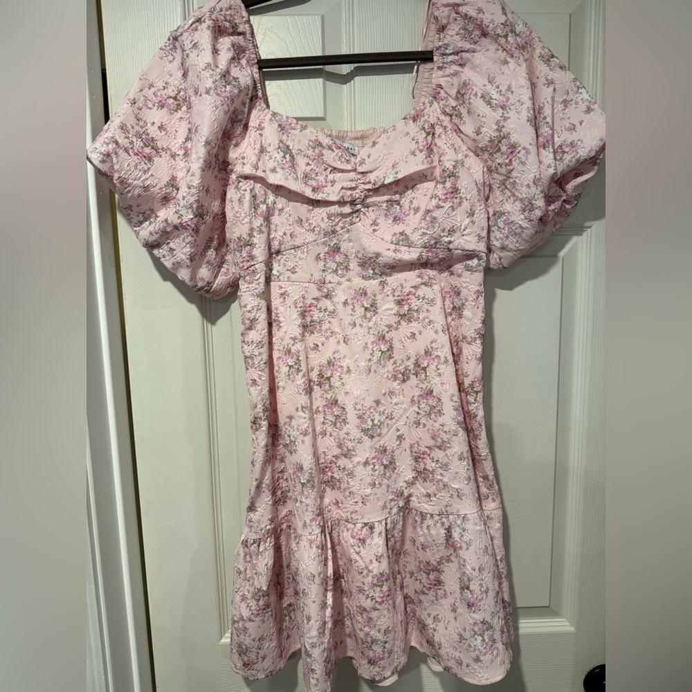 English Factory beautiful pink floral mini dress with puff sleeve! Never worn! M
